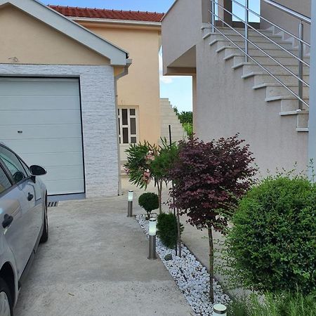 Apartman Tolosi 2 พอดโกริกา ภายนอก รูปภาพ
