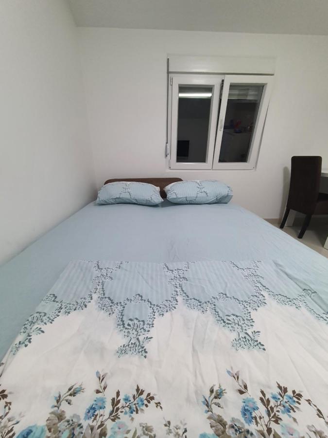 Apartman Tolosi 2 พอดโกริกา ภายนอก รูปภาพ
