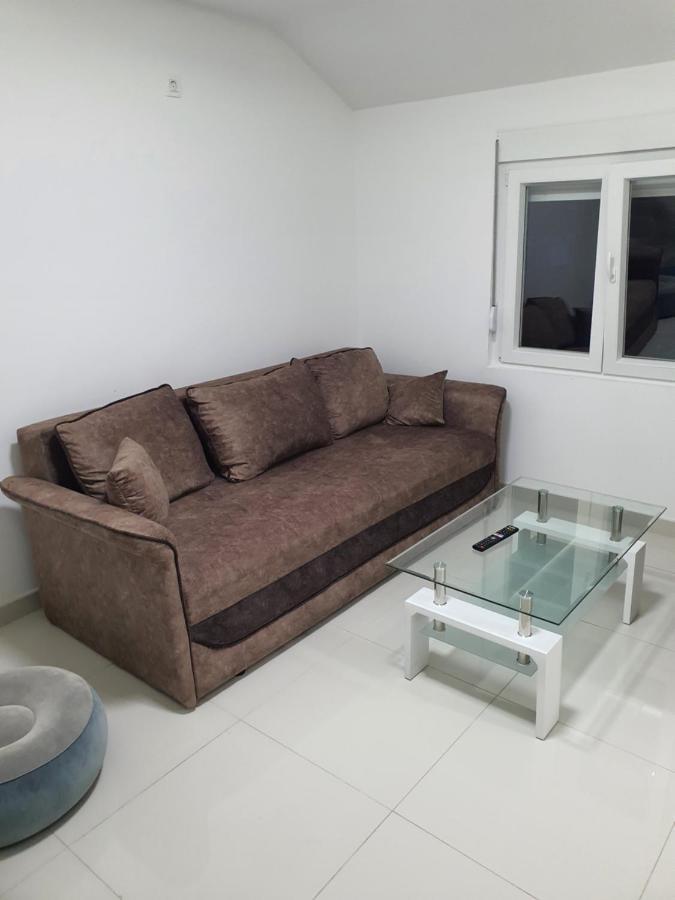 Apartman Tolosi 2 พอดโกริกา ภายนอก รูปภาพ