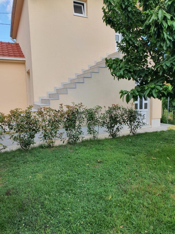 Apartman Tolosi 2 พอดโกริกา ภายนอก รูปภาพ